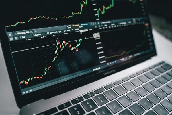 Maîtriser l'Art des Indicateurs Techniques en Forex : Guide Pratique et Astuces